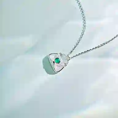 925