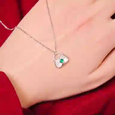 925