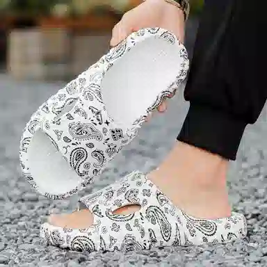 EASTERN CAMEL ins EVA