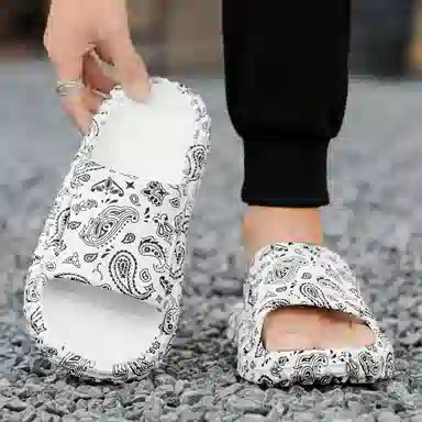 EASTERN CAMEL ins EVA