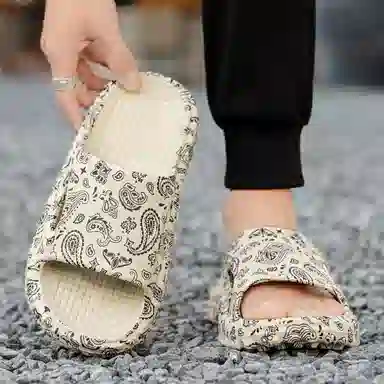 EASTERN CAMEL ins EVA