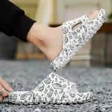 EASTERN CAMEL ins EVA