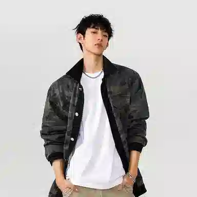 大卫贝肯 美式高街潮牌重水洗做旧迷彩假两件复古字母印花翻领宽松休闲长袖牛仔外套 男女同款