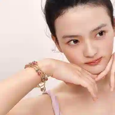 【旺姻缘】 指尖瑰宝 轻奢高级感 新中式多巴胺招桃花#好运 多圈叠戴 草莓晶 水晶手链 女款