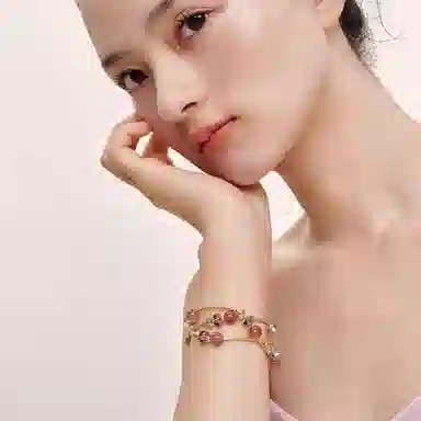 【旺姻缘】 指尖瑰宝 轻奢高级感 新中式多巴胺招桃花#好运 多圈叠戴 草莓晶 水晶手链 女款