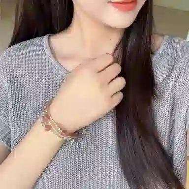 【旺姻缘】 指尖瑰宝 轻奢高级感 新中式多巴胺招桃花#好运 多圈叠戴 草莓晶 水晶手链 女款