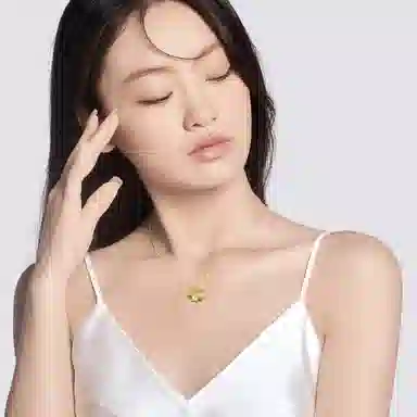 925