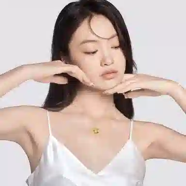 925