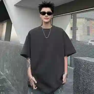 URBAN AUTHENTIC T