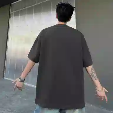 URBAN AUTHENTIC T