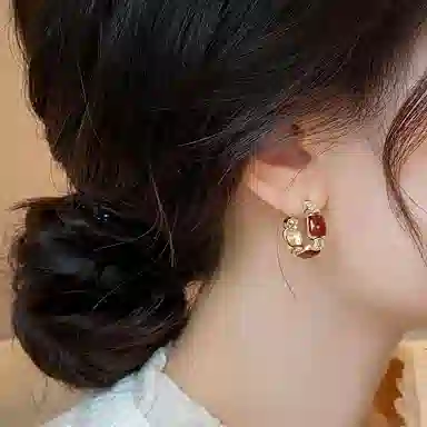 彤彤兔 美拉德风酒红色 合金 耳环 女款