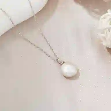 925
