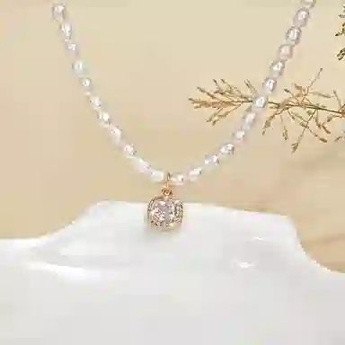 925