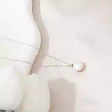 925