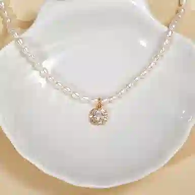 925
