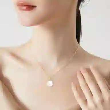 925