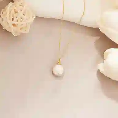 925