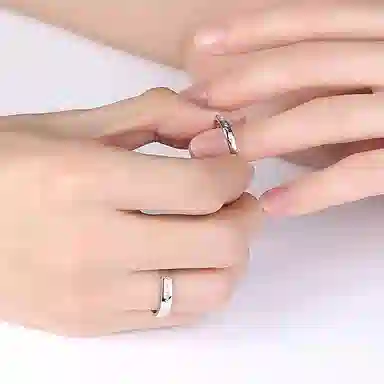 925