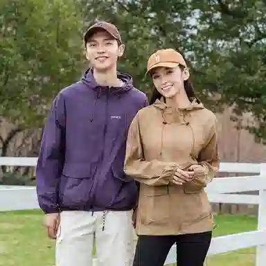 鸭鸭 美式高街纯色大口袋设计薄款凉爽宽松连帽抽绳夹克外套 男女同款