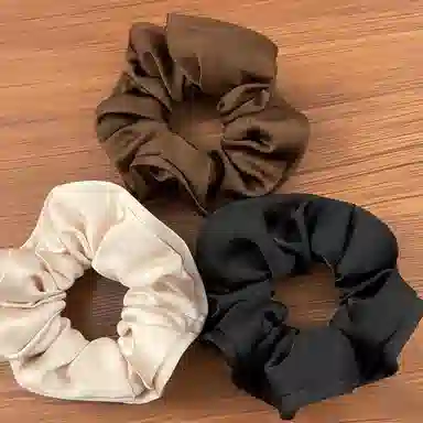 左欧 大肠黑色肥肠头花 高级感木耳边缎面立体 布艺 发圈 女款