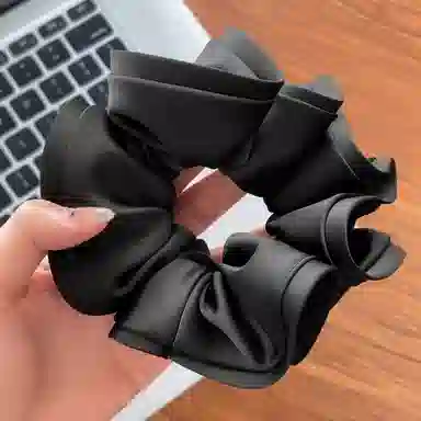 左欧 大肠黑色肥肠头花 高级感木耳边缎面立体 布艺 发圈 女款