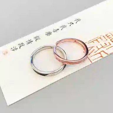 925