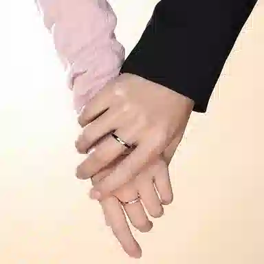 925