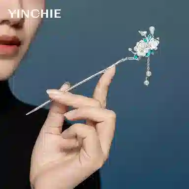 银千惠 凌梅傲雪新中式古风流苏步摇梅花簪子 国潮汉服旗袍盘发温柔优雅气质挽发钗子 轻奢高级感古风小众设计女生发钗 发簪 女款