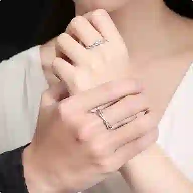 925