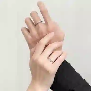 925