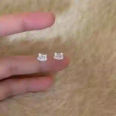 金瑞邦 爆闪猫咪  甜美可爱 精致小巧 高级简约 轻奢设计感 小众百搭显白 #好运 琉璃 耳钉 女款