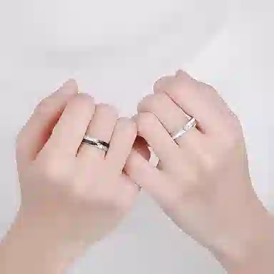 925
