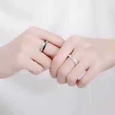 925