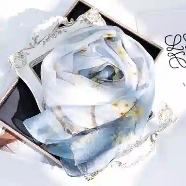 上海故事 春满山雪纺长巾出游外搭国风印花气质仙仙 桑蚕丝 丝巾 女款