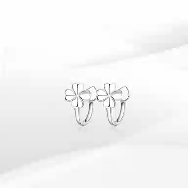 希遇 幸运四叶草睡觉免摘养耳洞防过敏浪漫轻奢高级感小清新璀璨闪耀精致恋爱告白爱情美满 合金 耳钉 男女同款情侣款