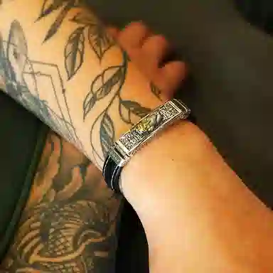 925