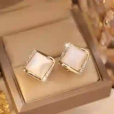 彤彤兔 高级感方块几何菱形 合金 耳钉 女款