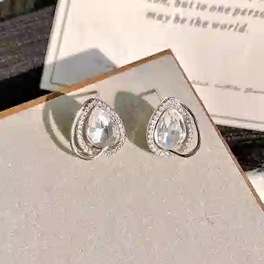 彤彤兔 独特小众水滴 合金 耳钉 女款