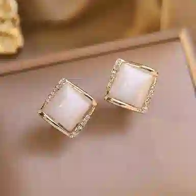 彤彤兔 高级感方块几何菱形 合金 耳钉 女款