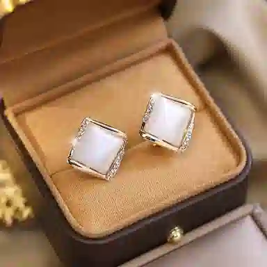 彤彤兔 高级感方块几何菱形 合金 耳钉 女款