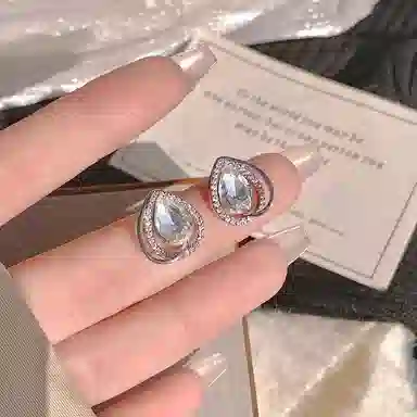 彤彤兔 独特小众水滴 合金 耳钉 女款