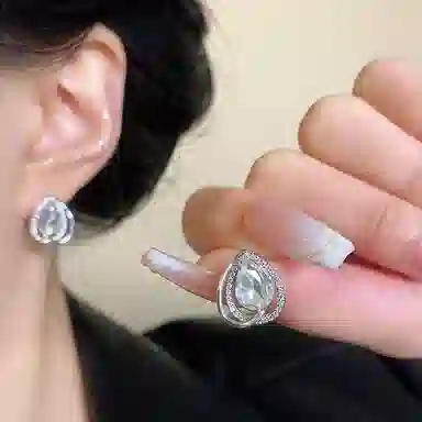 彤彤兔 独特小众水滴 合金 耳钉 女款