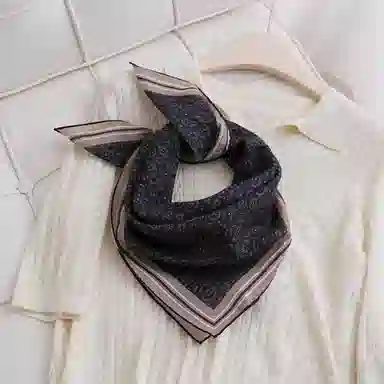 山一丸 五色腰果暗纹舒服丝棉中方巾亲肤柔软透气显品质手工边春秋  丝巾 女款