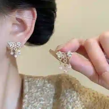 彤彤兔 温柔轻奢粉色闪钻花朵 合金 耳钉 女款