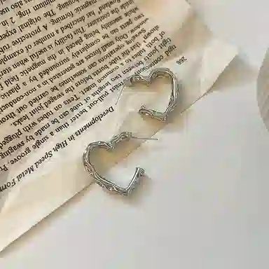 彤彤兔 小众设计感高级爱心 合金 耳环 女款