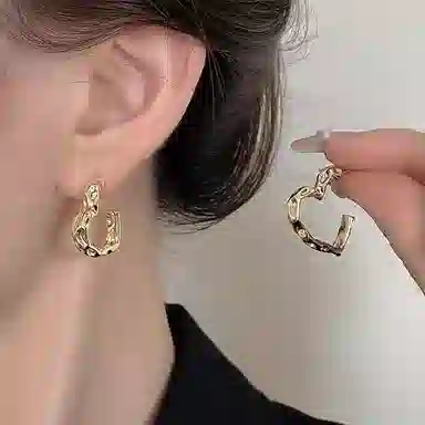 彤彤兔 小众设计感高级爱心 合金 耳环 女款