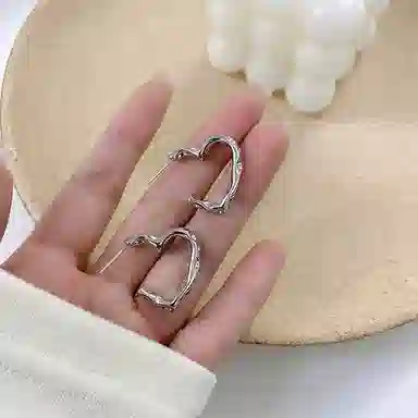 彤彤兔 小众设计感高级爱心 合金 耳环 女款