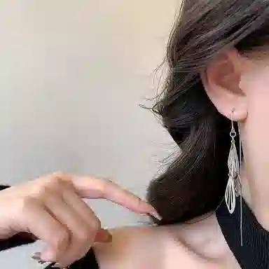 彤彤兔 镂空长款叶子流苏 合金 耳线 女款