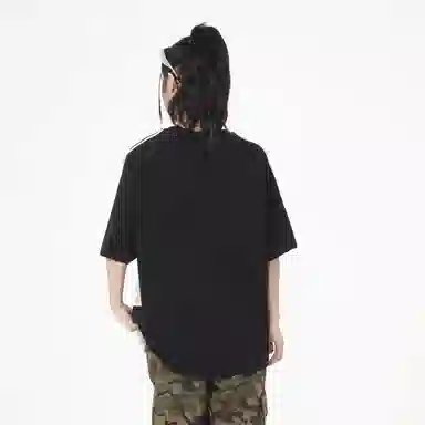 URBAN AUTHENTIC T