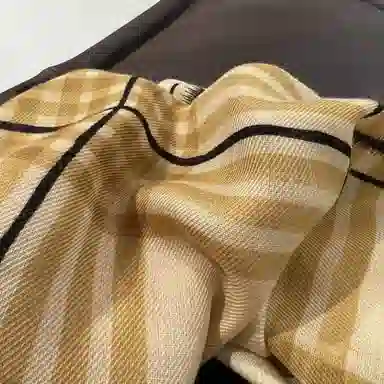 山一丸 丝羊毛方巾字母装饰领巾线条秋冬 羊绒 丝巾 女款